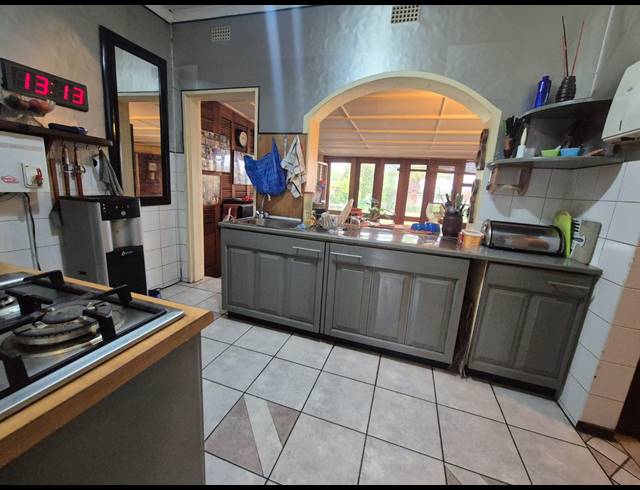 5 BEDROOM HOUSE FOR SALE IN FLORA GARDENS